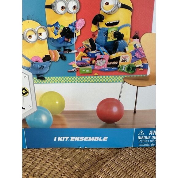 Despicable Me Minions Prop & Backdrop - Picture 2 of 7